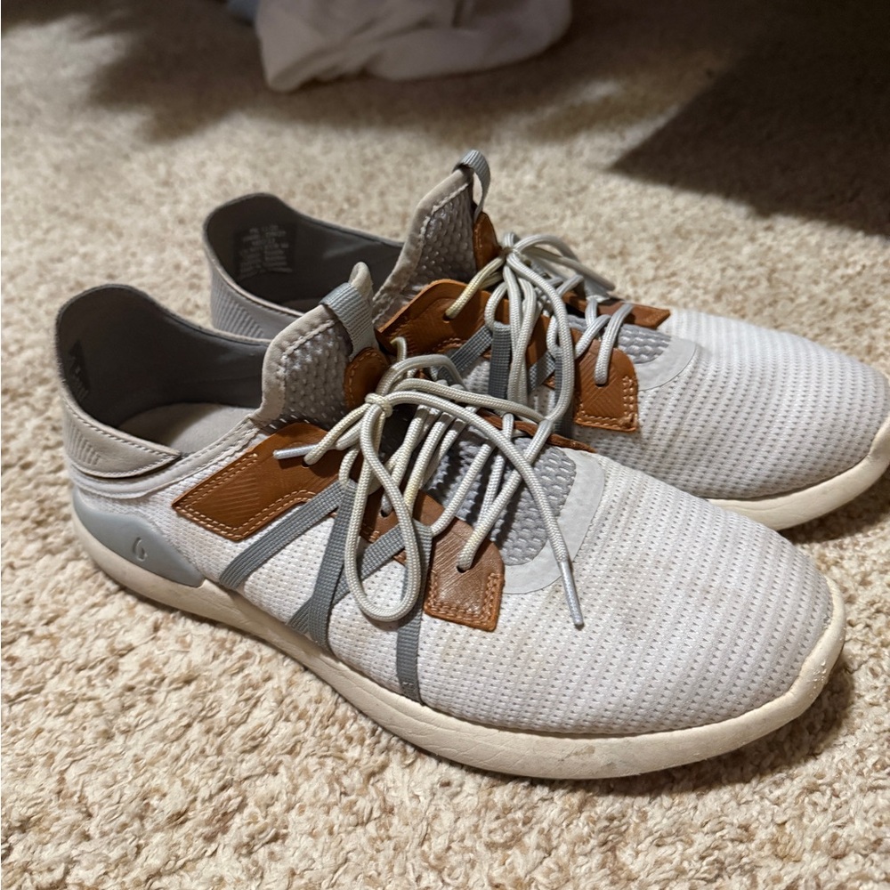 Men's Gray and Brown Olukai Shoes
